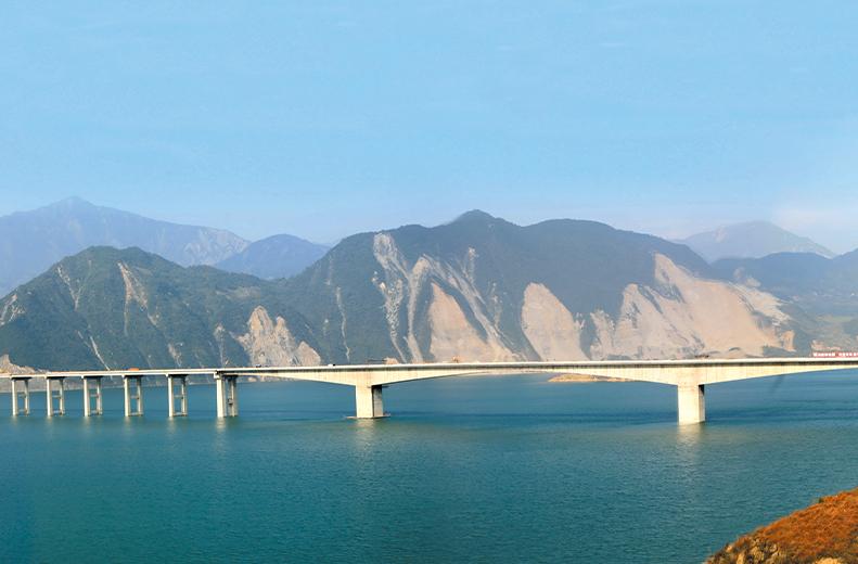 穿越汶川大(dà)地(dì / de)震極重災區都汶高速廟子(zǐ)坪大(dà)橋.jpg