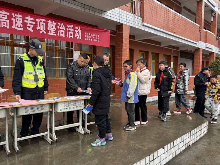 叙古高速路巡清障隊 (1).jpg