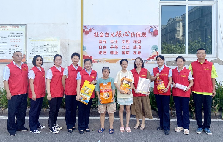 8.15南方公司泸州管理處以(yǐ)“定點助學幫扶”圍繞主題教育再發力.jpg